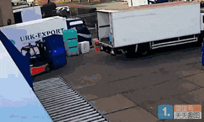 0Fw4EM7Xdx.gif
