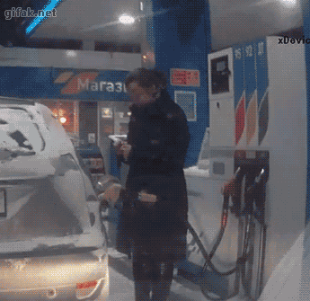 打个火看看油加满了没.gif