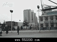 同学你弹跳力不错,就是篮筐不给力.gif
