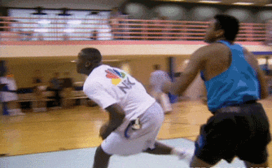 同学你弹跳力不错,就是篮筐不给力2.gif