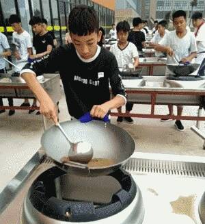 173041ezzb9c5omisgsiim.gif