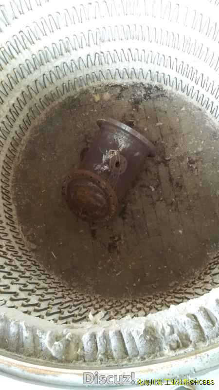 里面两个热电偶测温点
