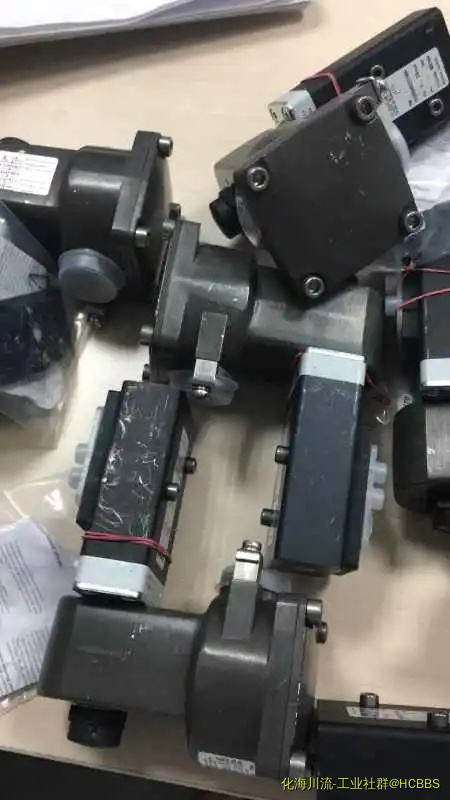 运输未包装好，碰撞掉漆