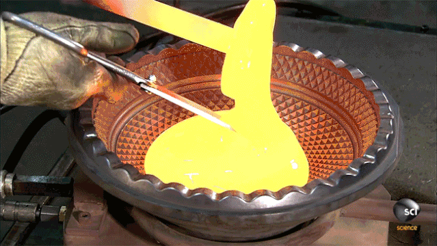 玻璃托盘的压制▲.gif