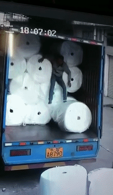 静电跨接事故 二.gif