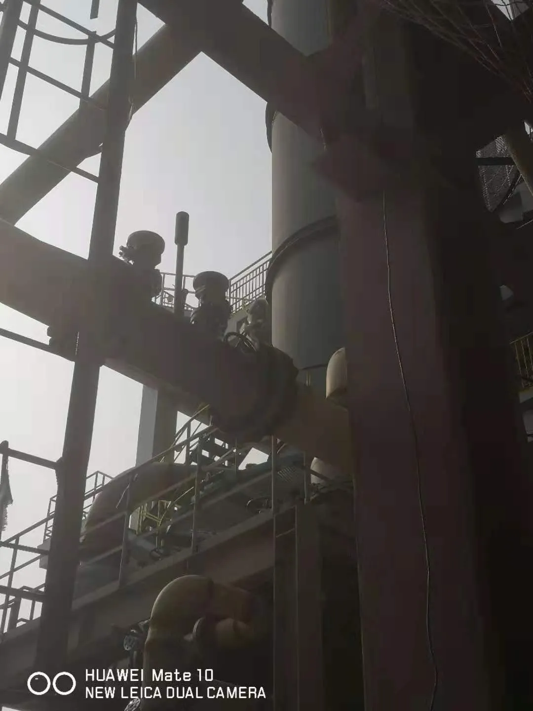 带温度补偿，变送器直接装本体上，你问我咋维护