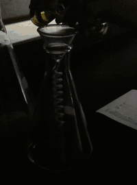 鲁米诺发光.gif