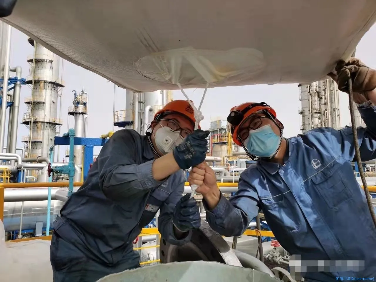 装干燥剂.webp